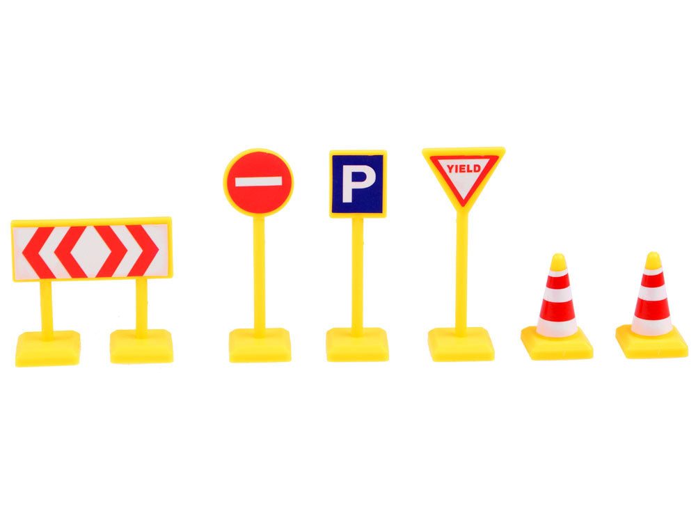 Sunkvežimis su automobiliais ir priedais