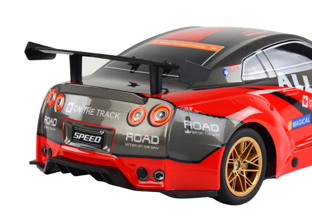 Nuotoliniu būdu valdomas sportinis automobilis, raudonas