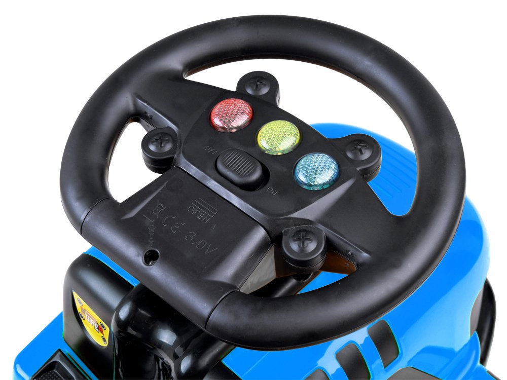 Paspiriamas traktorius su priekaba ir garsais, mėlynas