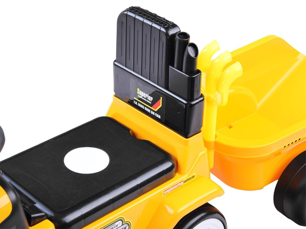 Paspiriamas traktorius su priekaba ir garsais, geltonas