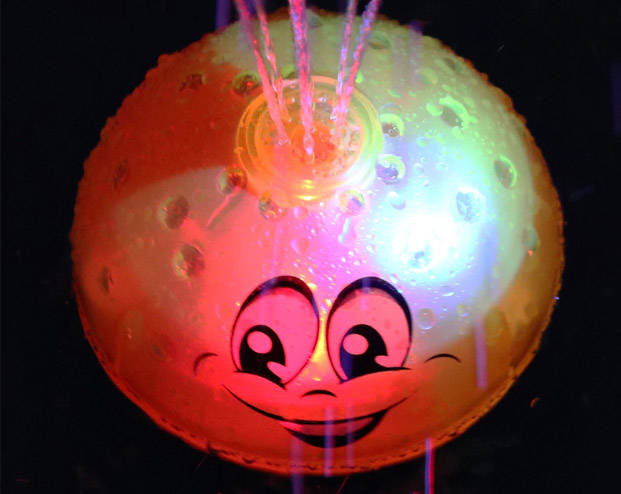 Plūduriuojantis ir šviečiantis vonios fontanas, geltonas