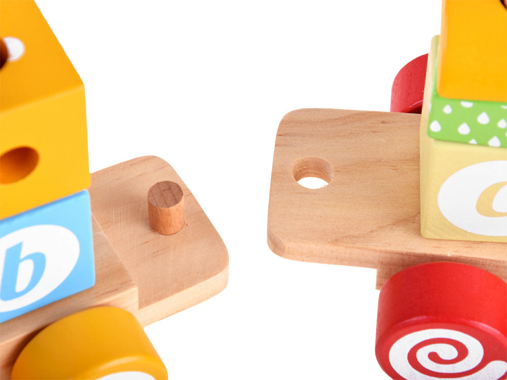 Medinis traukinys su kaladėlėmis