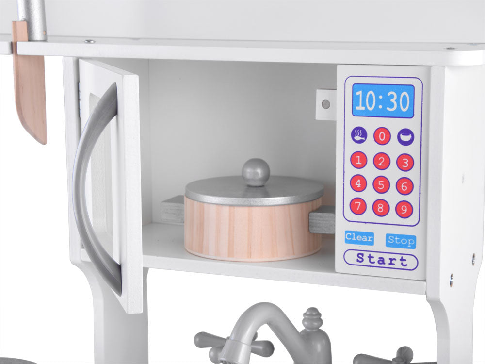 Balta medinė virtuvė vaikams