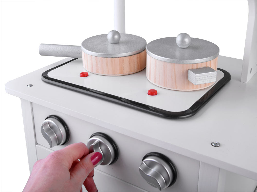 Balta medinė virtuvė vaikams