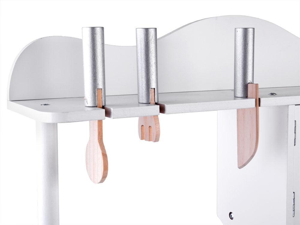 Balta medinė virtuvė vaikams