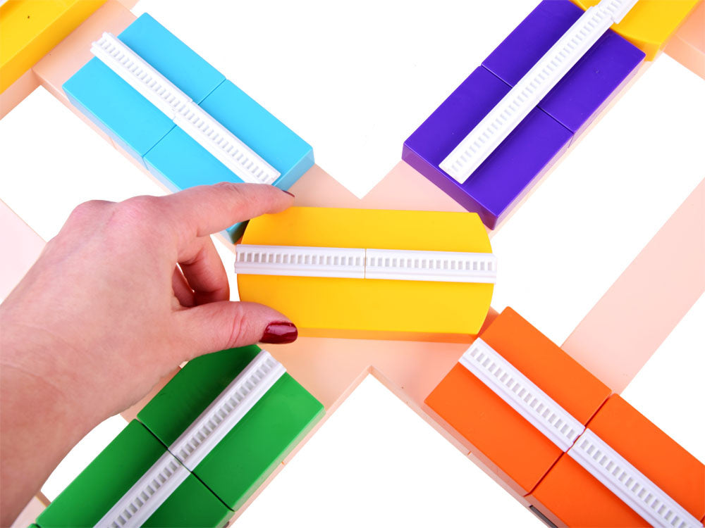 Trasa su priedais 143 el, dinozaurai