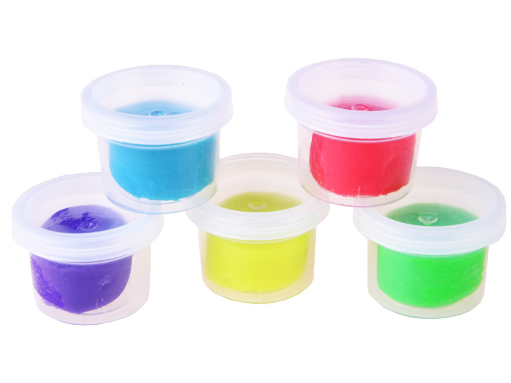 Plastilinas su dinozaurų formelėmis