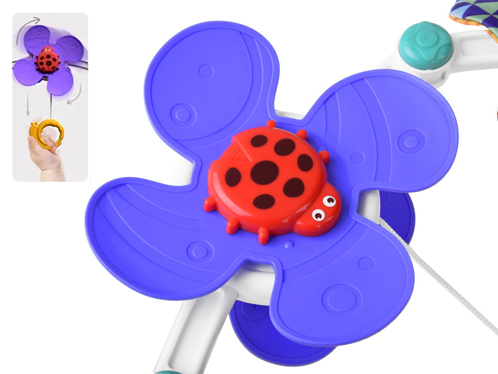 Lankas su žaisliukais vaikiškai lovytei