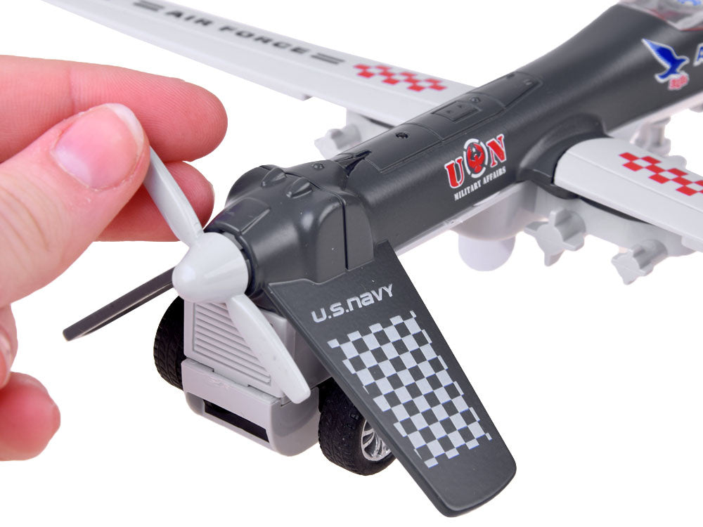 Karinio drono modelis su garso ir šviesos efektais