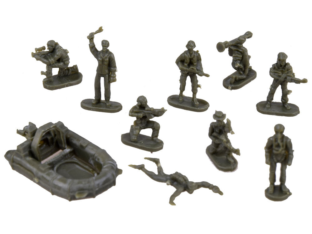 Karinis tankas su priedais