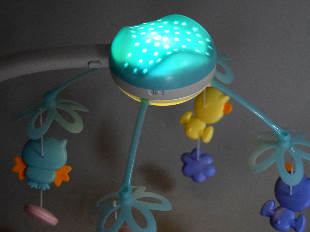 Nuotoliniu būdu valdoma vaikiškos lovytės karuselė su garso ir šviesos efektais, mėlyna