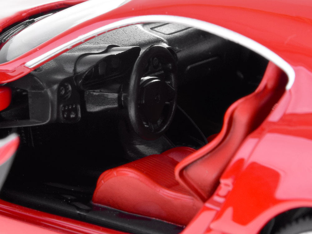 Metalinis Alfa Romeo 8C Competizione automobilis su garso ir šviesos efektais