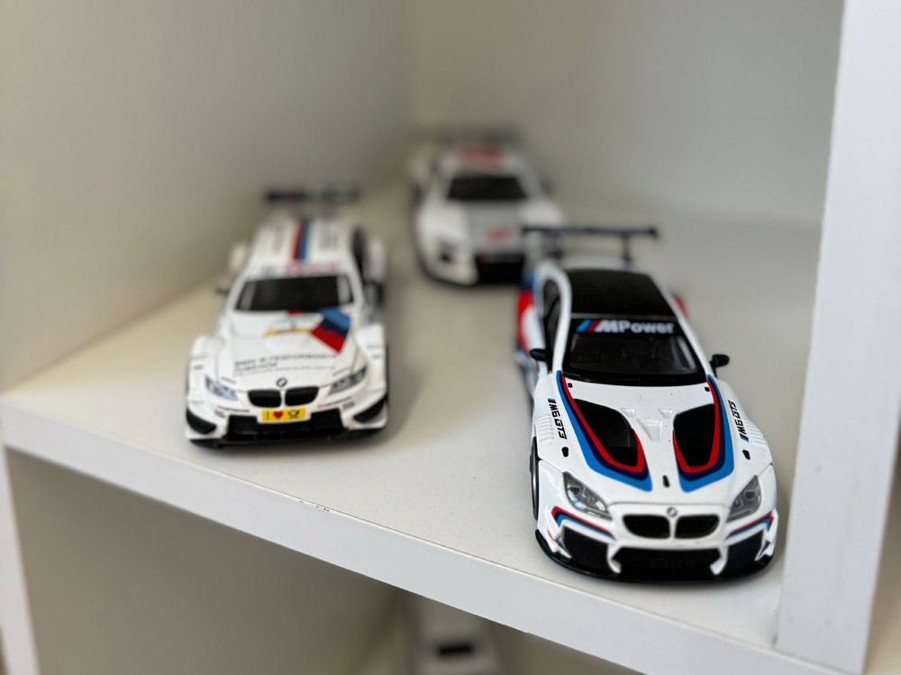 Metalinis BMW M6 GT3 automobilis su garso ir šviesos efektais
