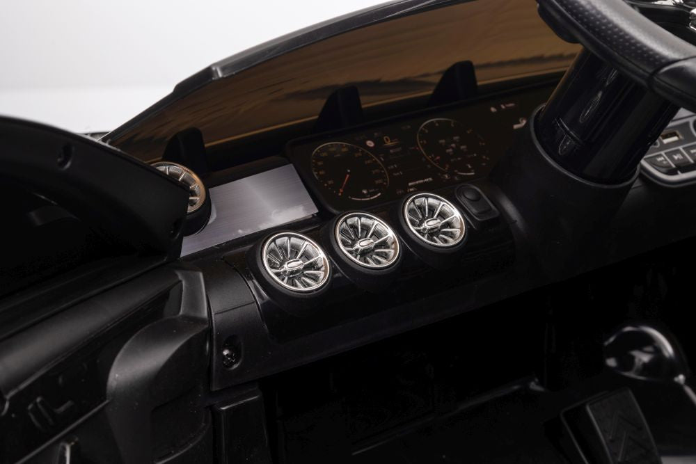 Vienvietis elektromobilis  vaikams  Mercedes CLA 45s AMG 4x4, juodas lakuotas