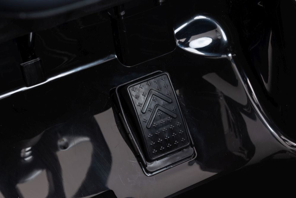 Vienvietis elektromobilis  vaikams  Mercedes CLA 45s AMG 4x4, juodas lakuotas