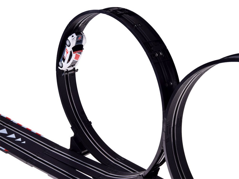 Nuotoliniu būdu valdoma lenktynių trasa su dviem AUDI automobiliais 4,5 m