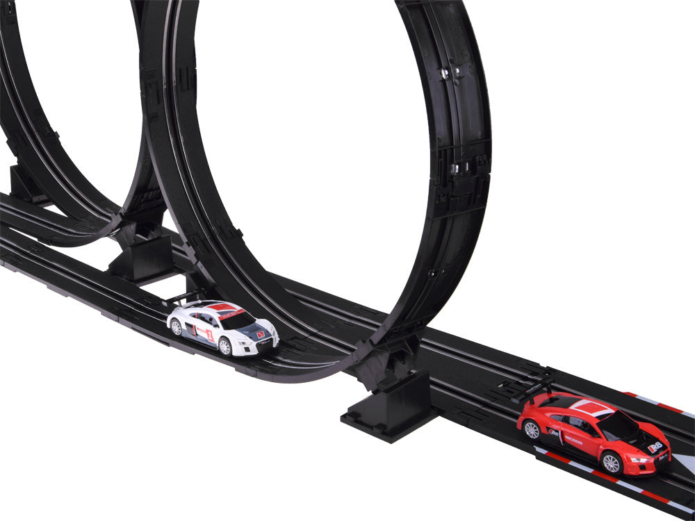 Nuotoliniu būdu valdoma lenktynių trasa su dviem AUDI automobiliais 4,5 m