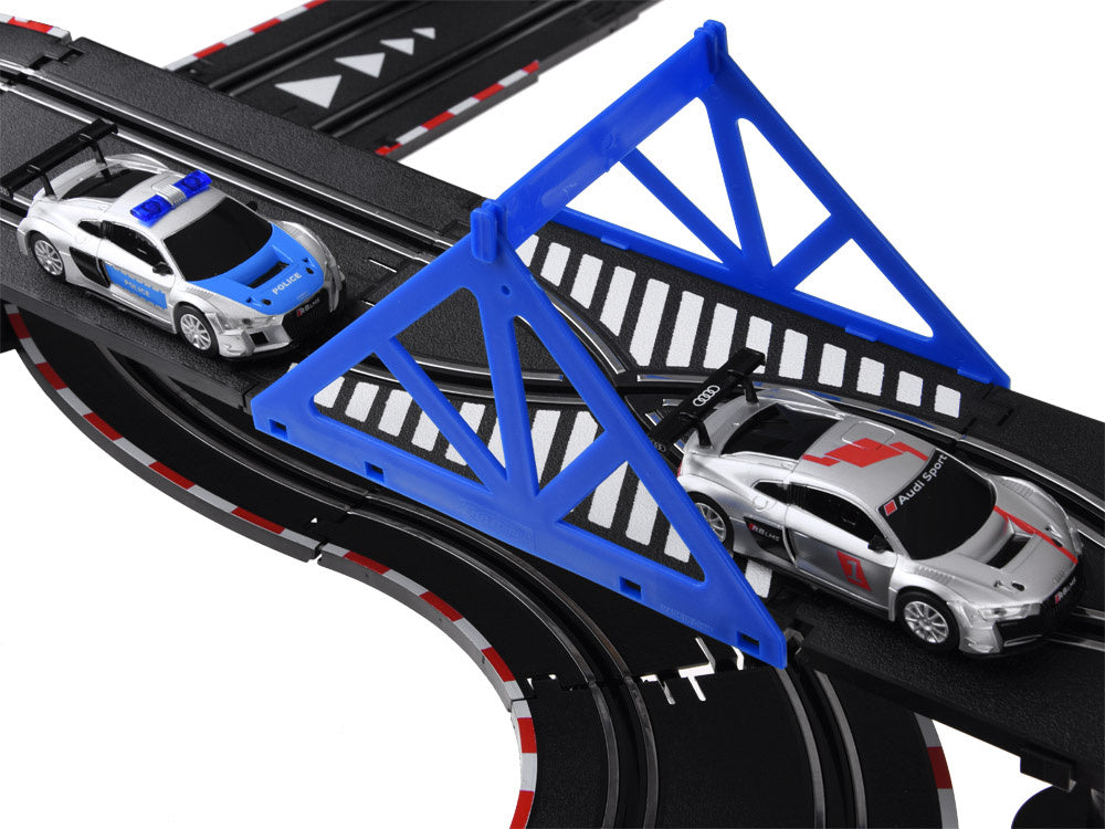 Nuotoliniu būdu valdoma lenktynių trasa su dviem AUDI automobiliais 8 m