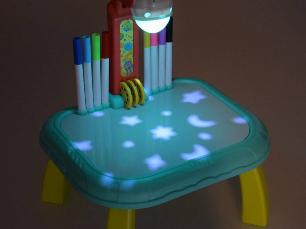 Erdvinis projektorius su stalu, raketa