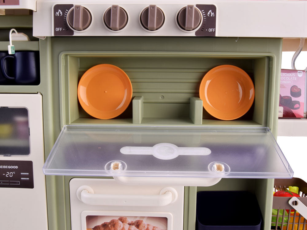 Vaikiška virtuvėlė su virtuvės indais ir maisto produktais