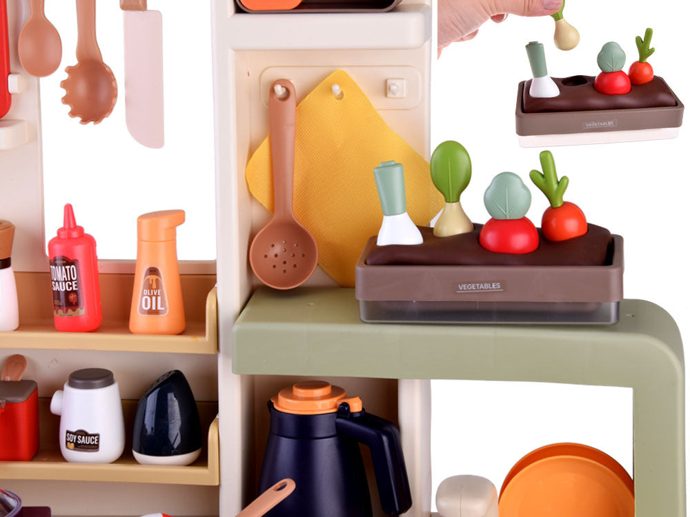 Vaikiška virtuvėlė su virtuvės indais ir maisto produktais