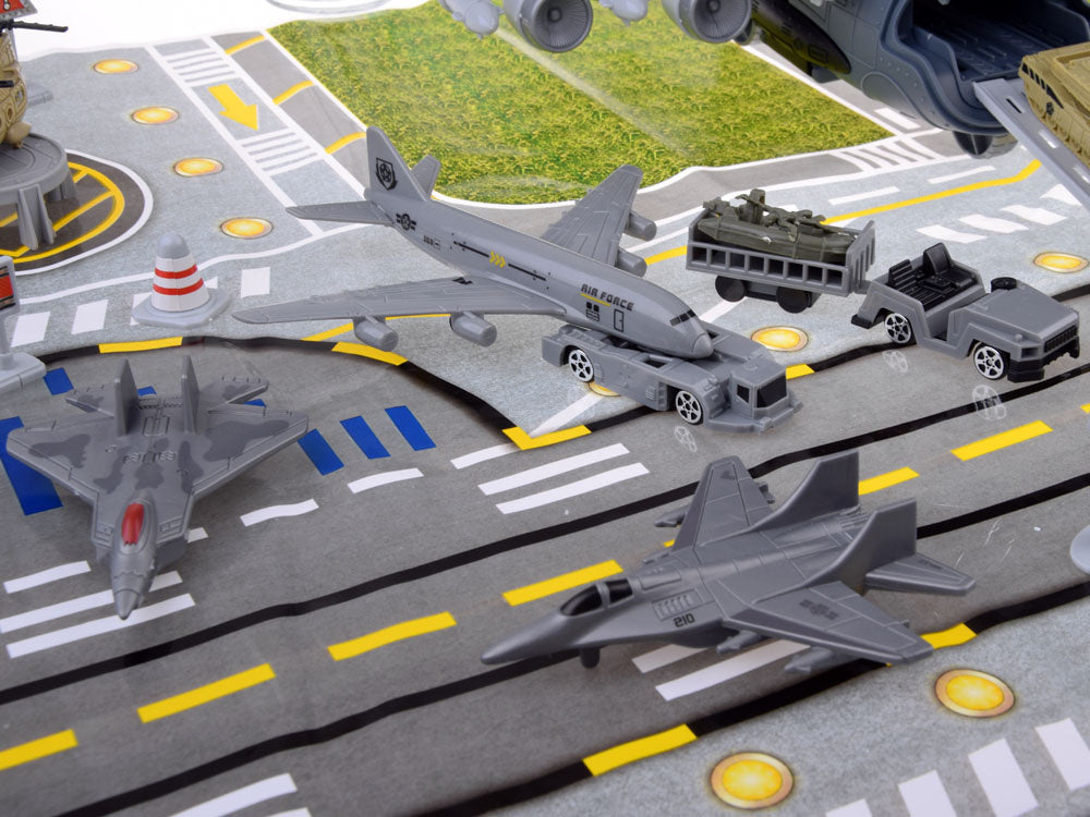 Didelė karinė bazė su oro uostu ir priedais