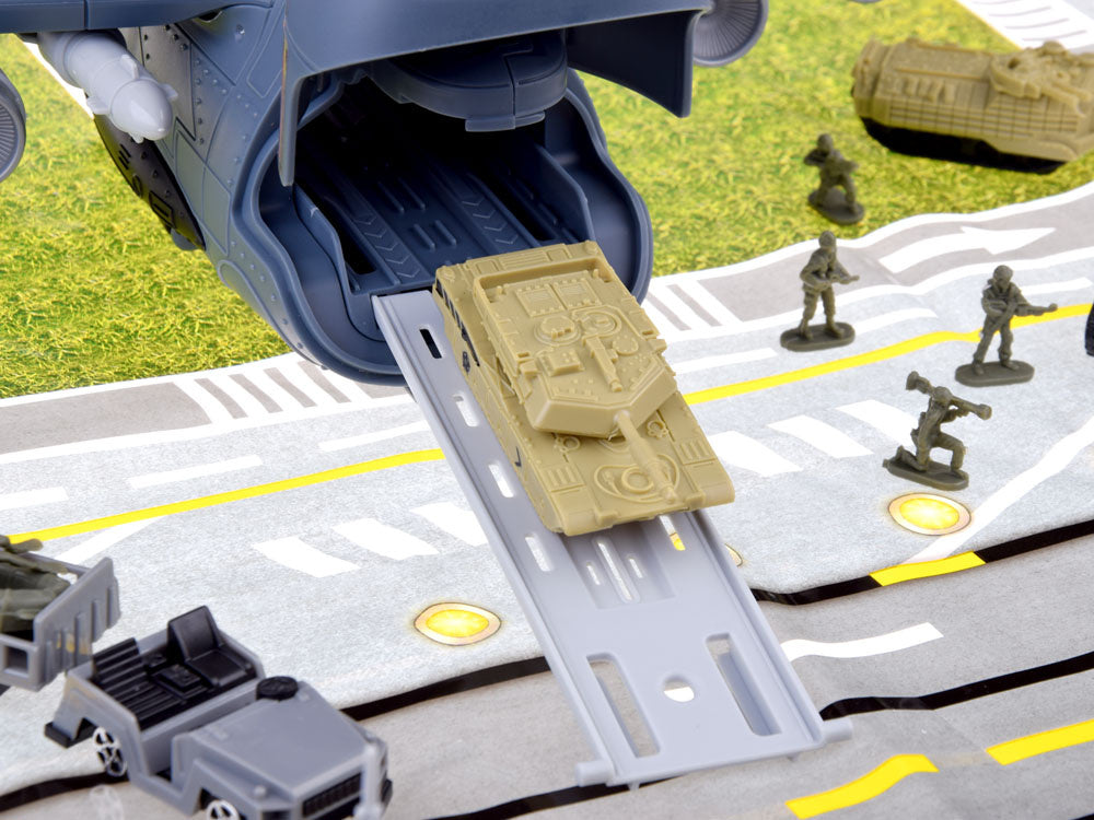 Didelė karinė bazė su oro uostu ir priedais