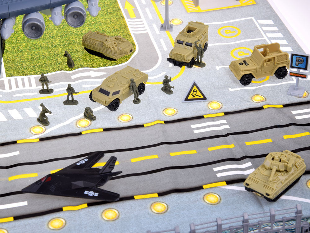 Didelė karinė bazė su oro uostu ir priedais