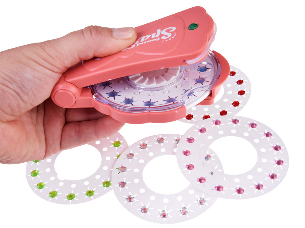 Spalvoti kristalai ir deimantai plaukams