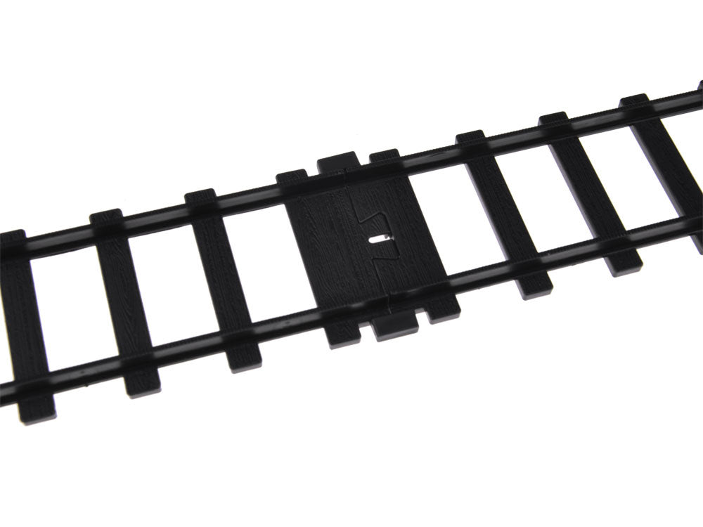 Elektrinis vaikiškas traukinys su geležinkelio bėgiais, garais ir šviesa