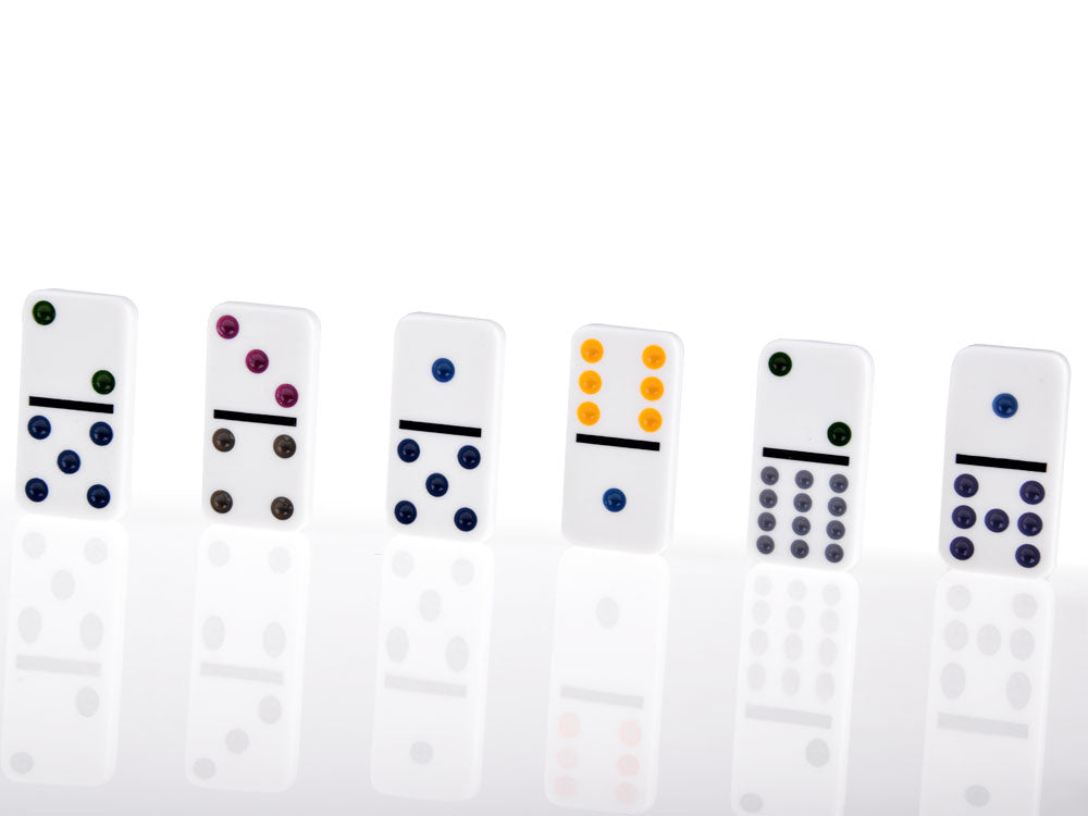 Domino žaidimas metaliniame dėkle