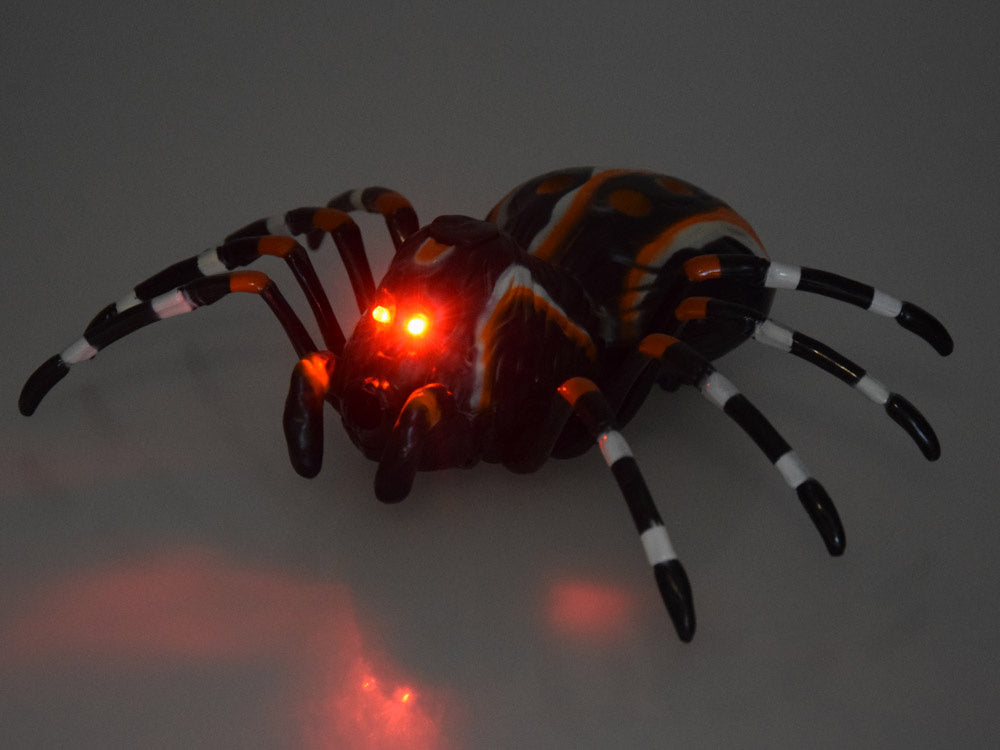 Nuotoliniu būdu valdomas voras su garų efektu