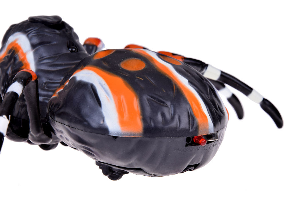 Nuotoliniu būdu valdomas voras su garų efektu