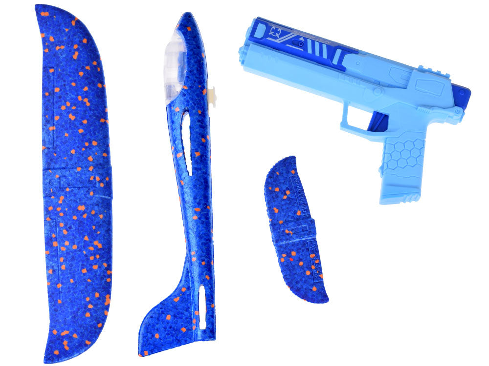 Putplasčio lėktuvas šaudomas iš pistoleto su šviesos efektais, mėlynas