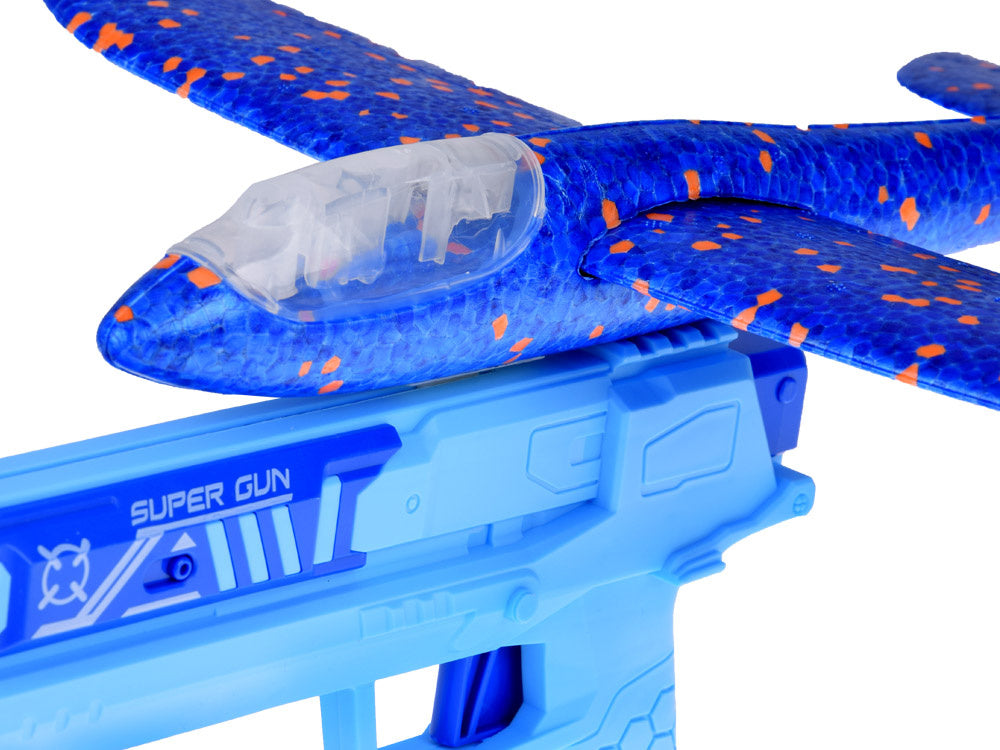 Putplasčio lėktuvas šaudomas iš pistoleto su šviesos efektais, mėlynas