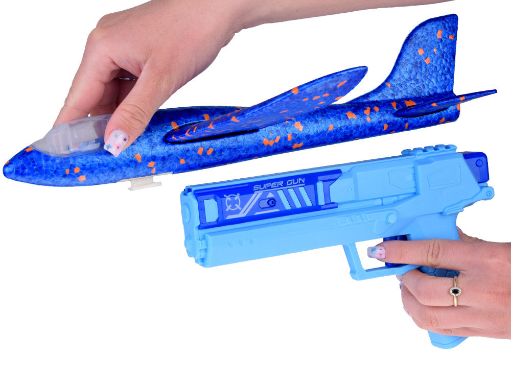 Putplasčio lėktuvas šaudomas iš pistoleto su šviesos efektais, mėlynas