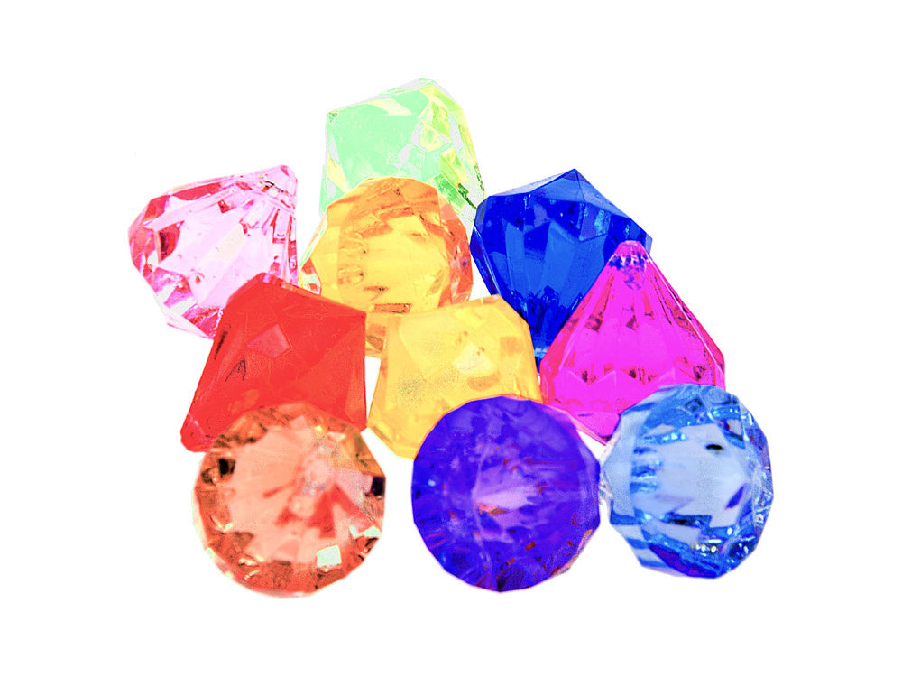 Piratų skrynia su spalvotais kristalais