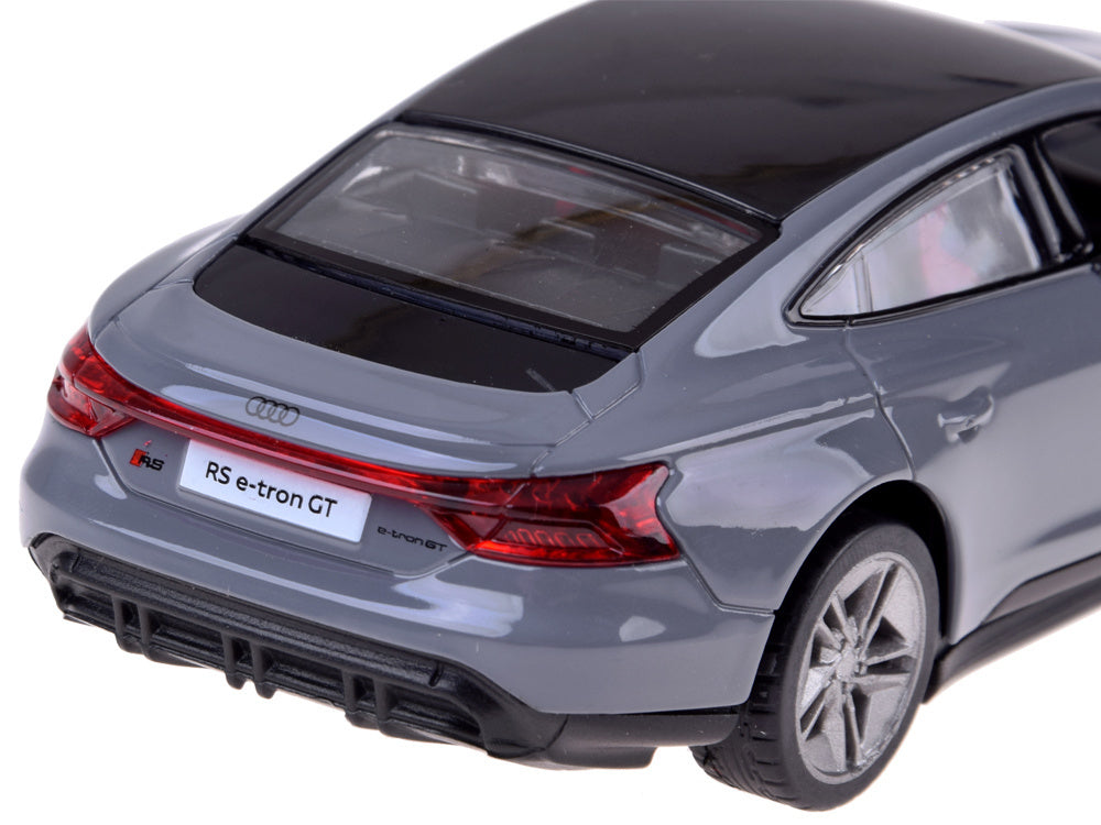 Metalinis automobilio Audi RS e-tron GT Coupe modelis su šviesos ir garso efektais, pilkas