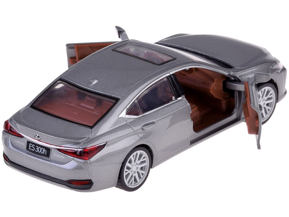 Metalinis automobilio Lexus ES300h modelis su šviesos ir garso efektais