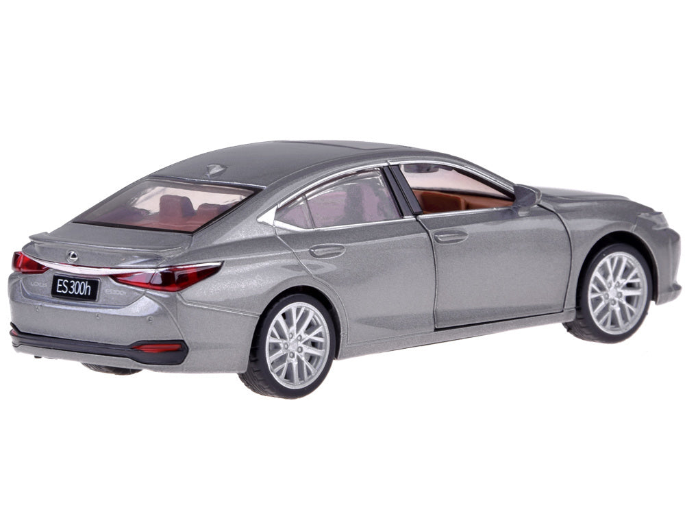 Metalinis automobilio Lexus ES300h modelis su šviesos ir garso efektais