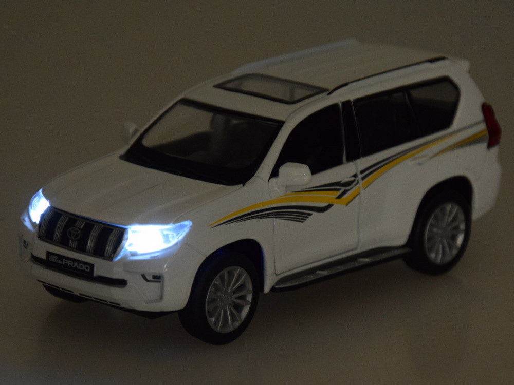 Metalinis automobilio modelis TOYOTA LAND CRUISER PRADO, baltas