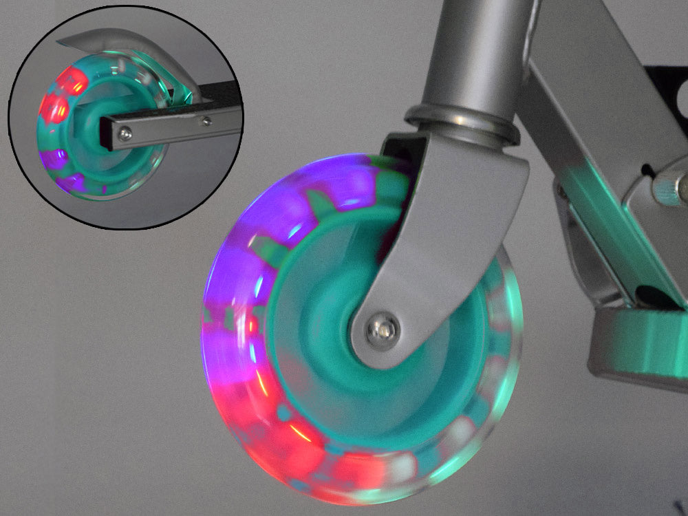 Sulankstomas paspirtukas su šviečiančiais ratais, žalias