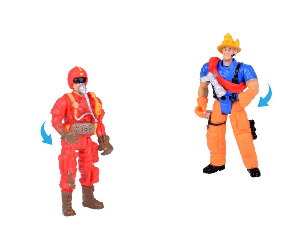 Didelis ugniagesių mašinų rinkinys su ugniagesių šalmas