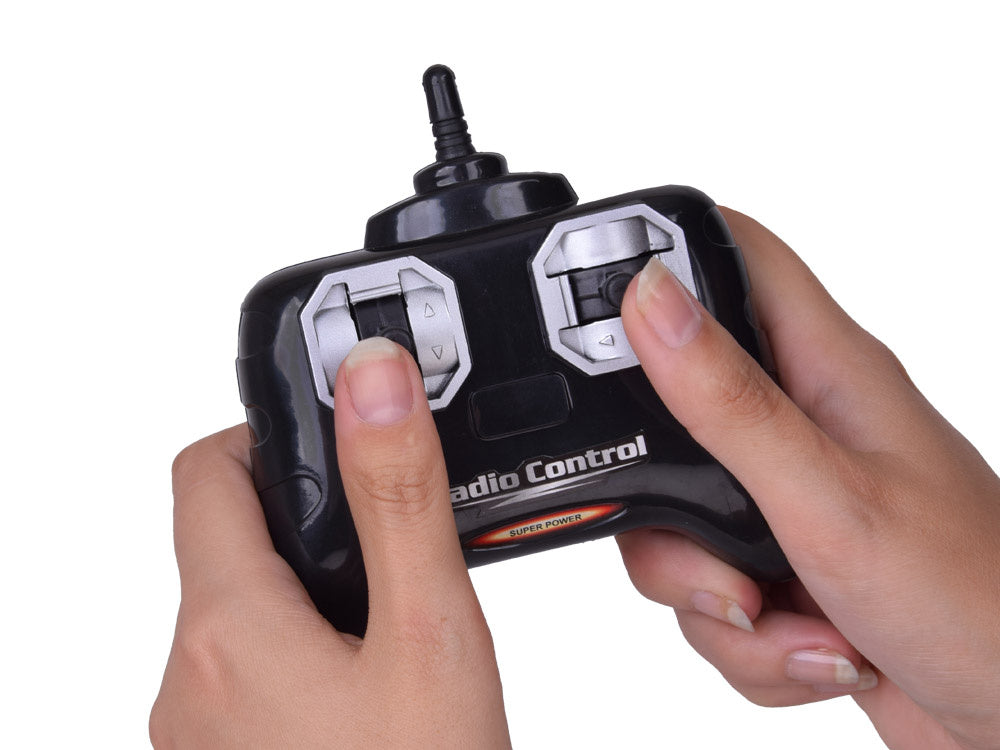 Nuotoliniu būdu valdomas sportinis policijos automobilis BMW X6, baltas