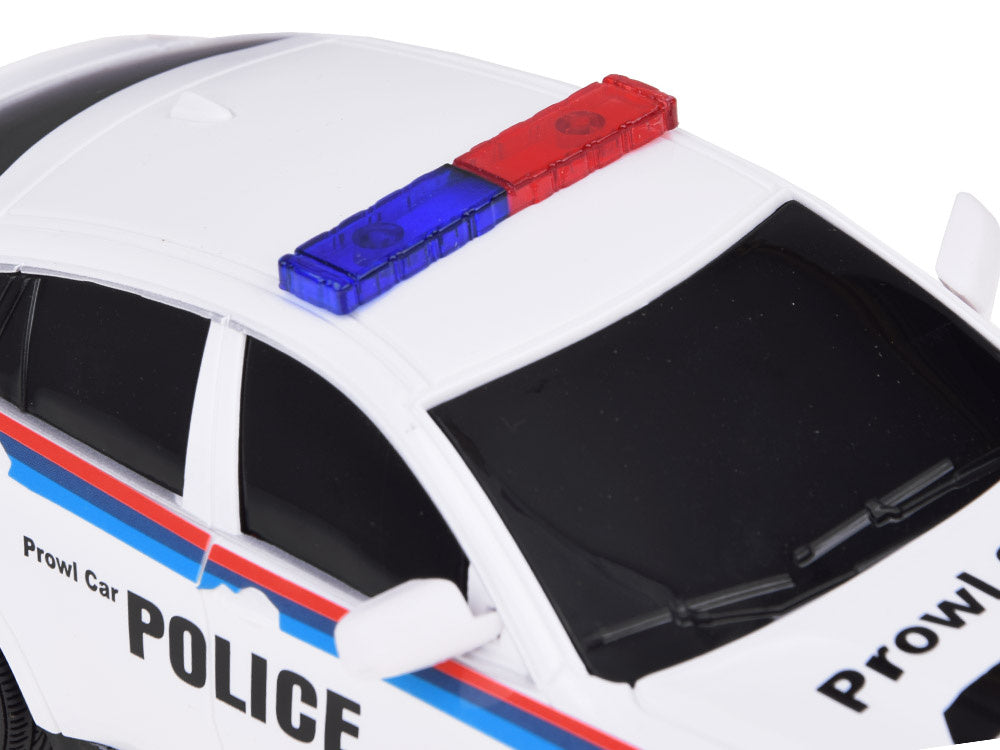 Nuotoliniu būdu valdomas sportinis policijos automobilis BMW X6, baltas