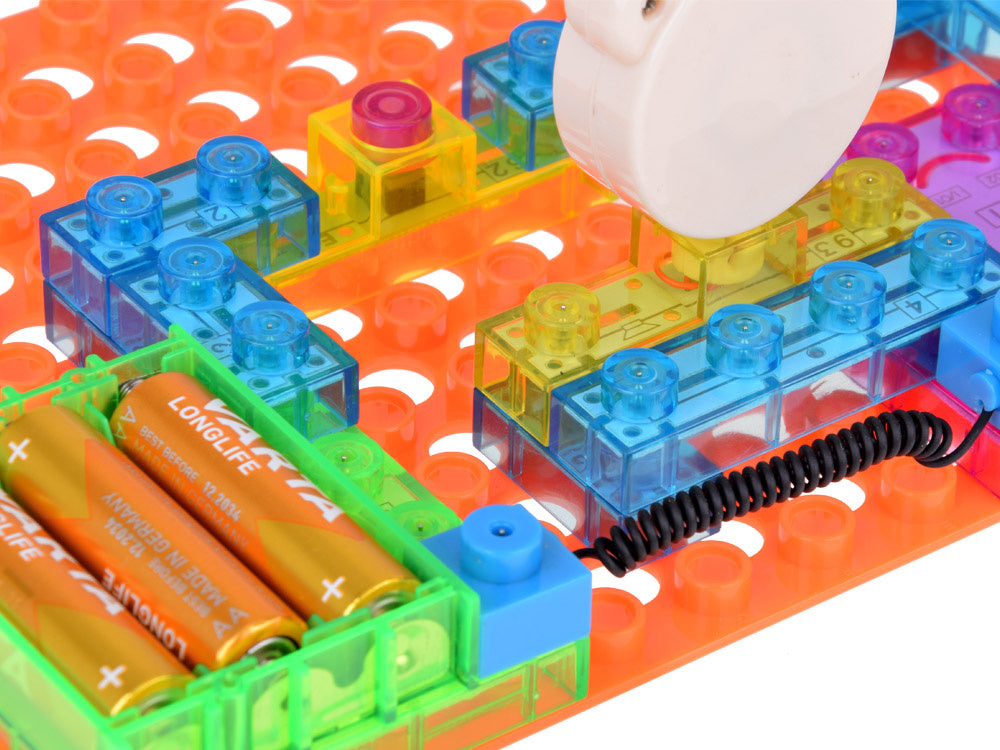 Elektroninių blokų konstravimo rinkinys „Mažasis elektrikas“