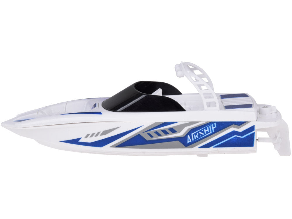 Nuotoliniu būdu valdoma vandens jachta, balta