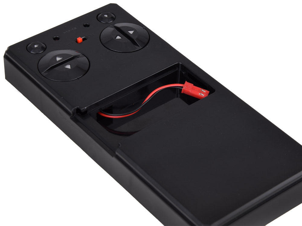 Nuotoliniu būdu valdoma vandens jachta, raudona