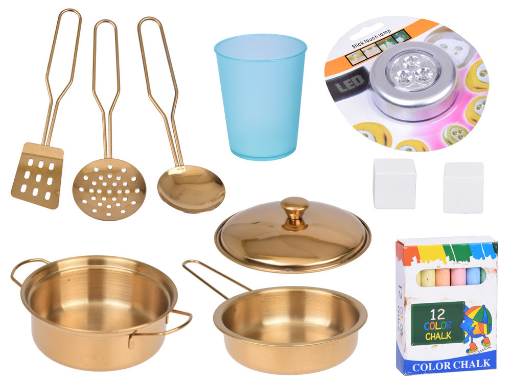 Didelė retro stiliaus medinė virtuvė vaikams, balta