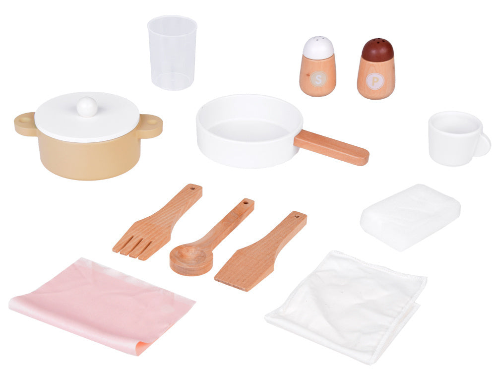 Graži didelė medinė virtuvė vaikams